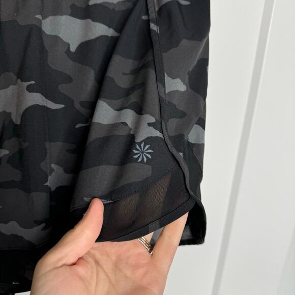 Athleta Printed Mesh Pacer Run Shorts 4” Camo Print Size Medium - Picture 3 of 6